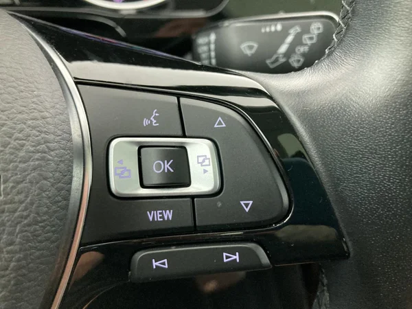 VOLKSWAGEN Touran (2020) — foto 29 van 31