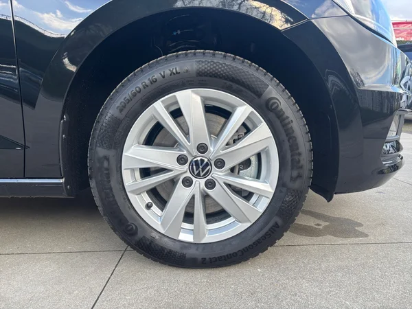 VOLKSWAGEN Touran (2026) — foto 16 van 24