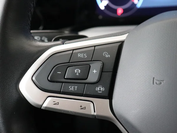 VOLKSWAGEN Golf (2024) — foto 9 van 28