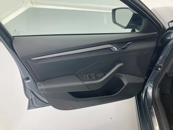SKODA Octavia Combi (2021) — foto 8 van 36