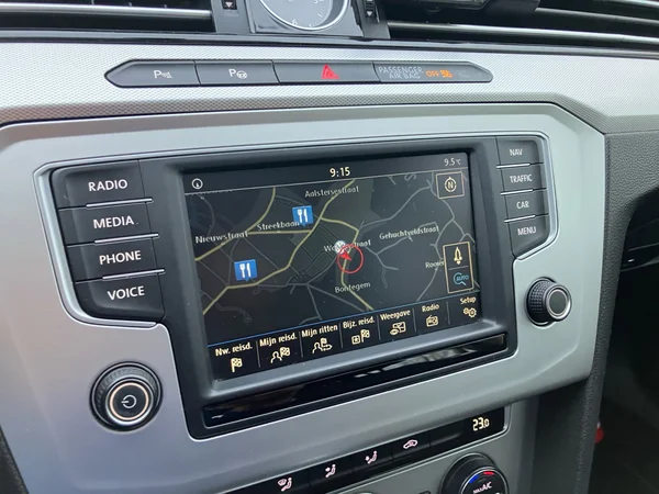 VOLKSWAGEN Passat SW (2015) — foto 11 van 23