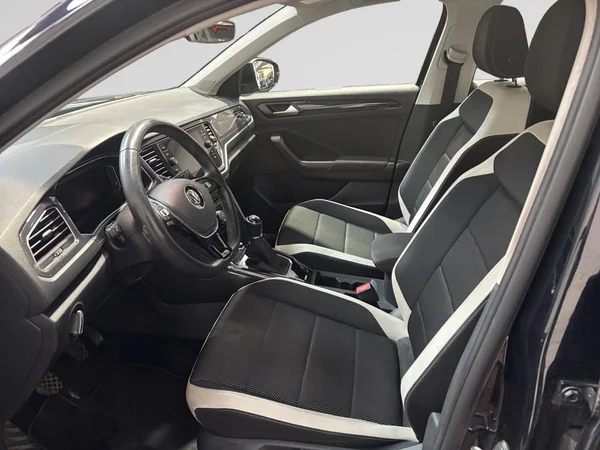 VOLKSWAGEN T-Roc (2018) — foto 24 van 24