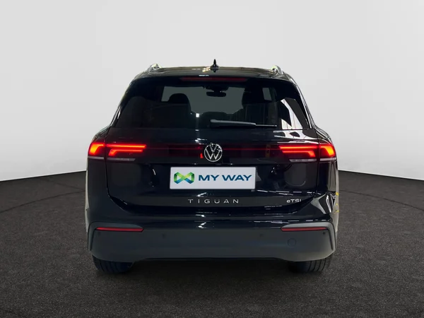 VOLKSWAGEN Tiguan (2024) — foto 9 van 16