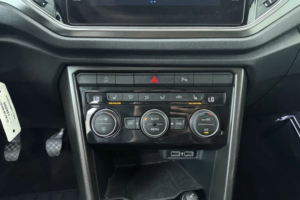 Volkswagen T-Roc (2019) — foto 9 van 21