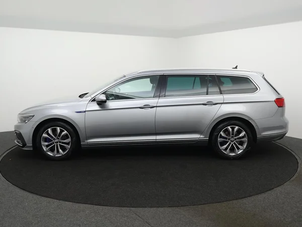 VOLKSWAGEN Passat Variant GTE (2022) — foto 30 van 30