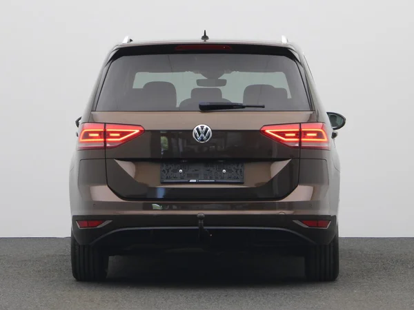 VOLKSWAGEN Touran (2017) — foto 20 van 23