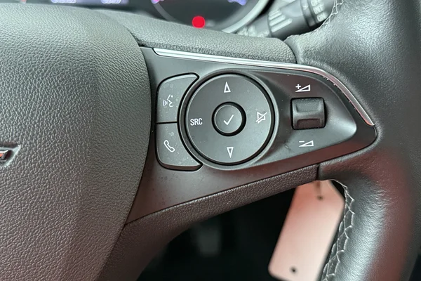 Opel Crossland (2023) — foto 6 van 16