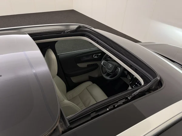 VOLVO XC40 (2022) — foto 22 van 34