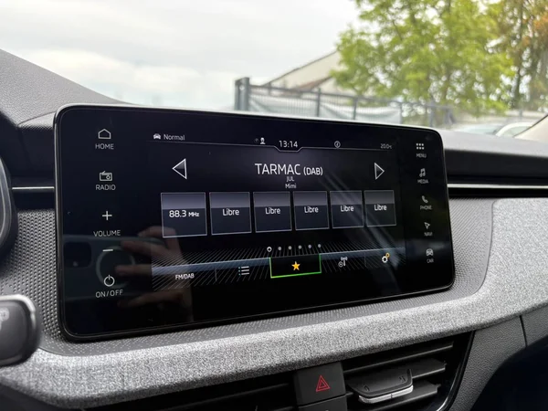SKODA Kamiq (2024) — foto 4 van 18