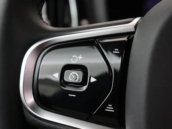 VOLVO V60 (2023) — foto 9 van 35