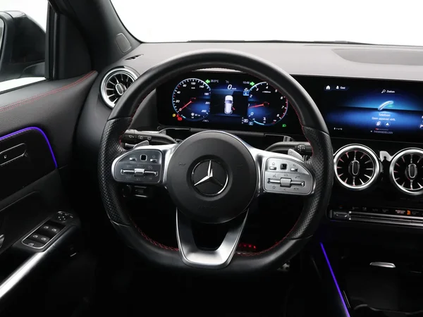 Mercedes-Benz GLA (2022) — foto 6 van 29