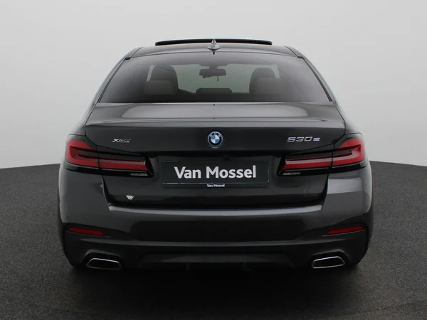 BMW 5 Reeks (2022) — foto 45 van 61