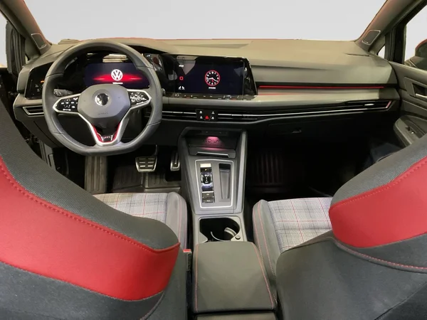VOLKSWAGEN Golf VIII GTI (2021) — foto 2 van 24