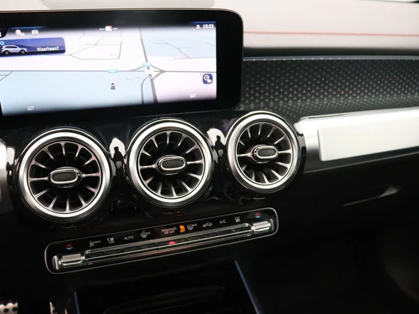 Mercedes-Benz EQB (2025) — foto 7 van 28