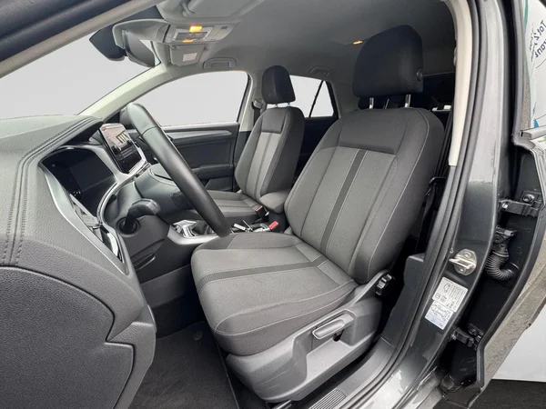 VOLKSWAGEN T-Roc (2024) — foto 13 van 18