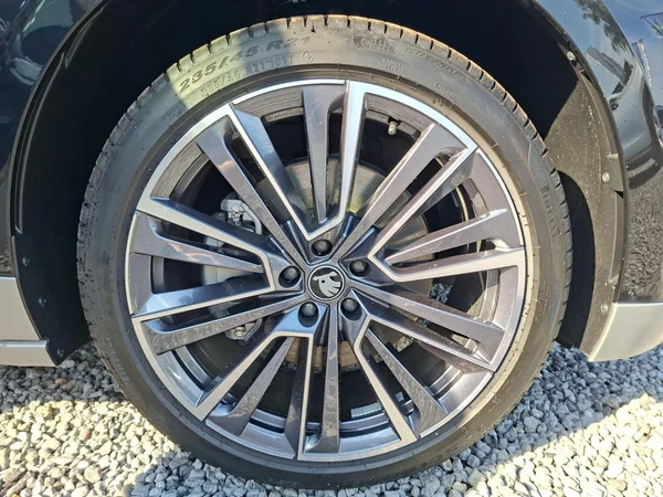 SKODA Enyaq (2025) — foto 17 van 24