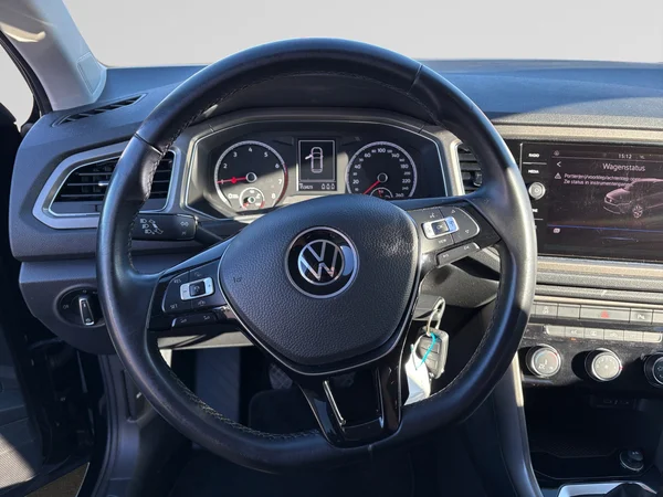 VOLKSWAGEN T-Roc (2021) — foto 3 van 20