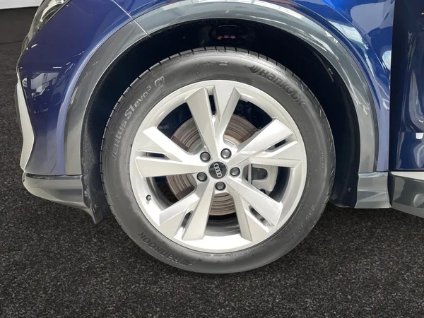 AUDI Q4 e-tron (2025) — foto 12 van 15