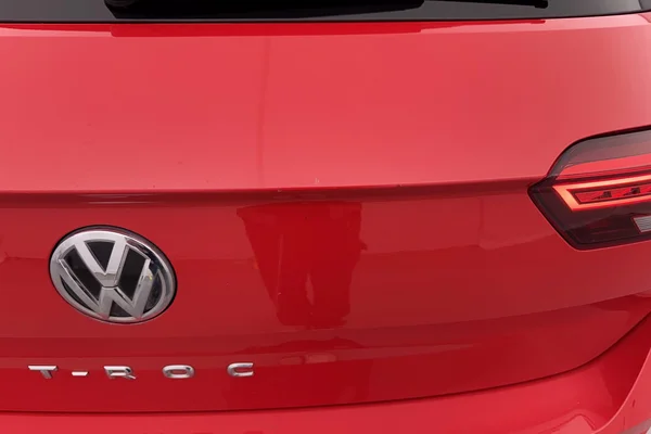 Volkswagen T-Roc (2018) — foto 17 van 29