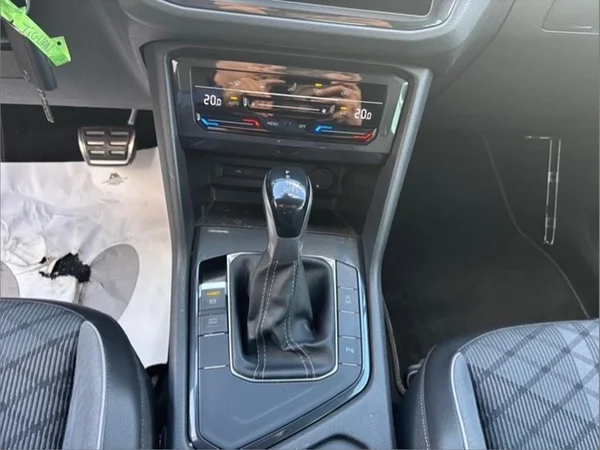 VOLKSWAGEN Tiguan Dsl (2020) — foto 17 van 22