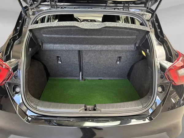 Nissan Micra (2018) — foto 16 van 18