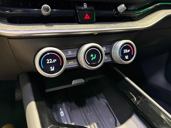 SKODA Superb Combi (2025) — foto 7 van 18