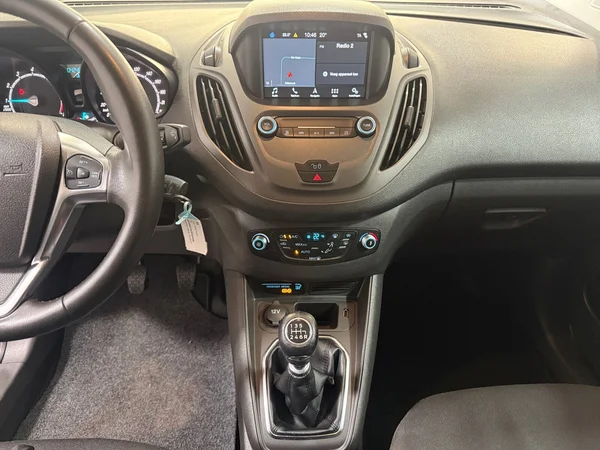 Ford Transit-Courier (2020) — foto 13 van 29