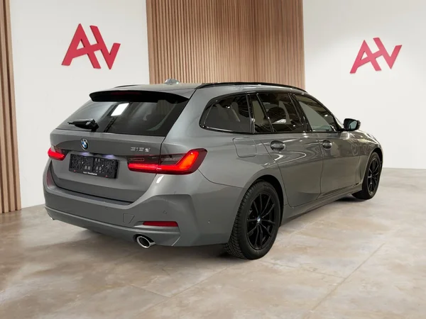 BMW 318 (2022) — foto 26 van 30