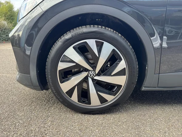 VOLKSWAGEN ID.4 (2022) — foto 2 van 16
