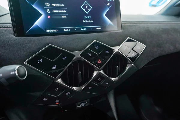 DS DS 3 Crossback E-Tense (2022) — foto 18 van 40