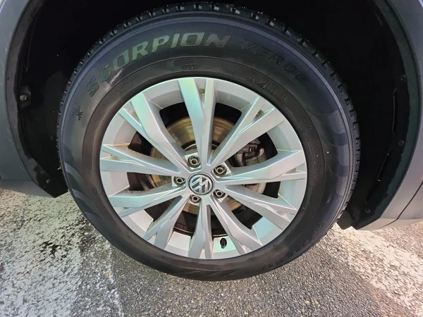 VOLKSWAGEN Tiguan (2019) — foto 17 van 24