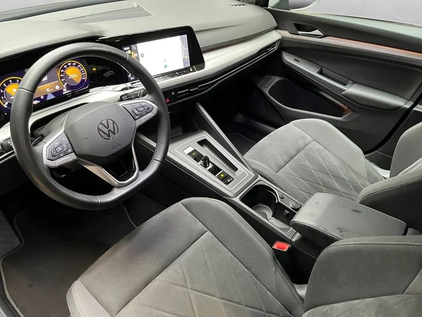 VOLKSWAGEN Golf VIII SW (2023) — foto 12 van 16