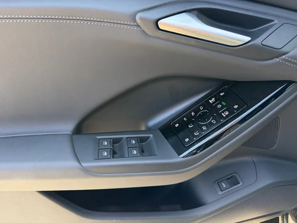AUDI Q6 e-tron (2026) — foto 3 van 16