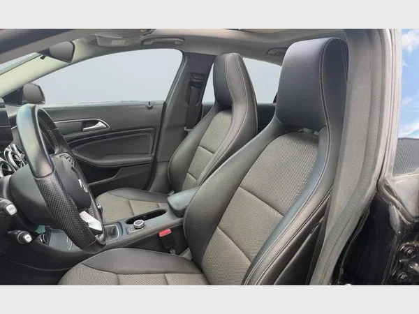 Mercedes-Benz CLA 180 (2019) — foto 2 van 25