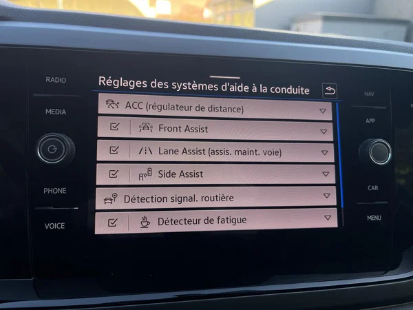 VOLKSWAGEN Polo (2023) — foto 3 van 17