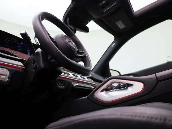Mercedes-Benz GLE (2025) — foto 38 van 66