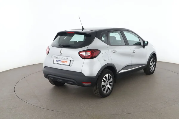Renault Captur (2018) — foto 12 van 16