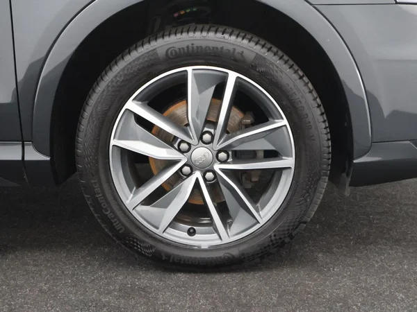 Audi Q3 (2018) — foto 11 van 29