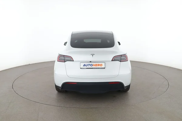 Tesla Model Y (2024) — foto 11 van 16