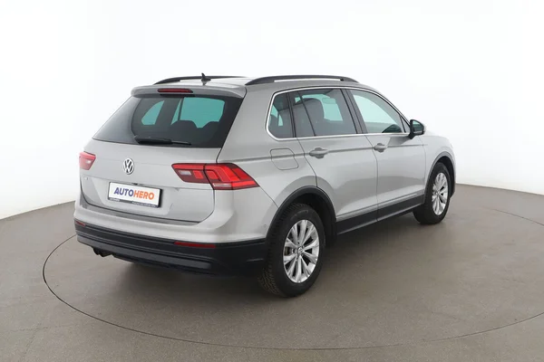 Volkswagen Tiguan (2019) — foto 12 van 16