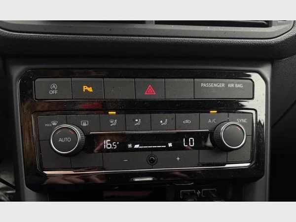 VOLKSWAGEN T-Cross (2019) — foto 16 van 24