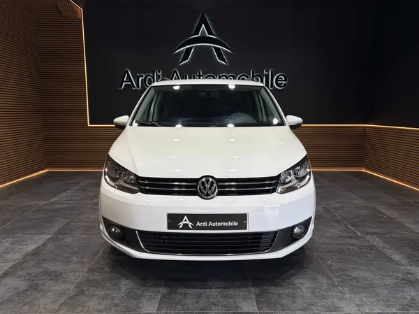 Volkswagen Touran (2015) — foto 12 van 22