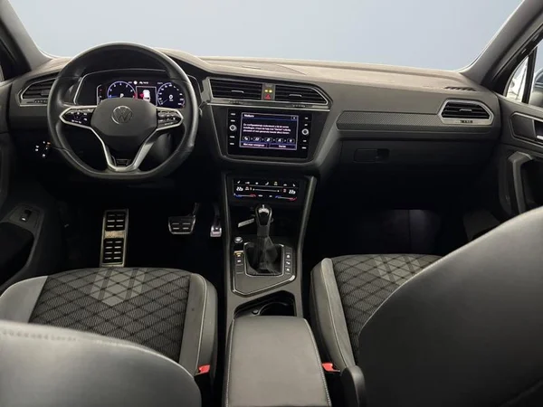 VOLKSWAGEN Tiguan (2023) — foto 4 van 17