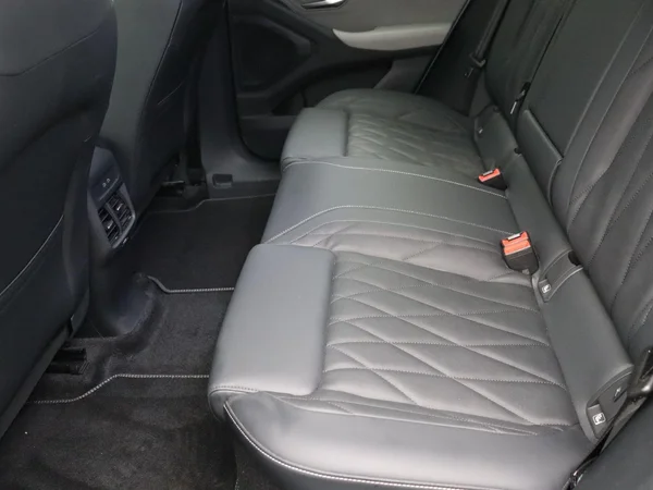 Ford Explorer (2024) — foto 9 van 25