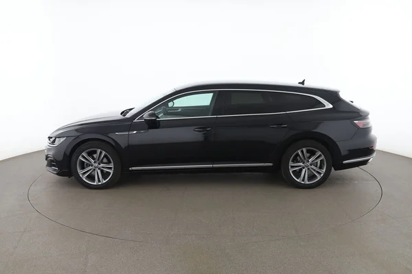 Volkswagen Arteon (2022) — foto 9 van 16
