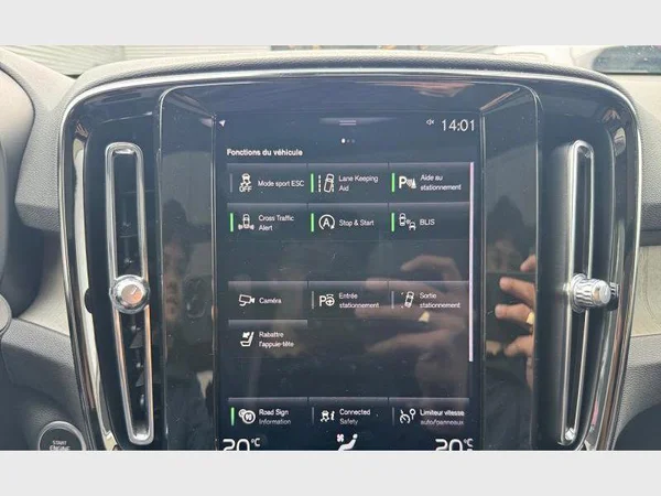Volvo XC40 (2020) — foto 8 van 27
