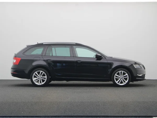 SKODA Octavia Combi (2018) — foto 17 van 19