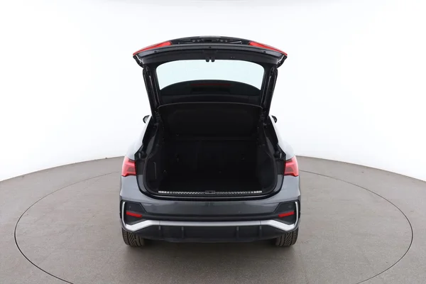 Audi Q3 (2023) — foto 7 van 16
