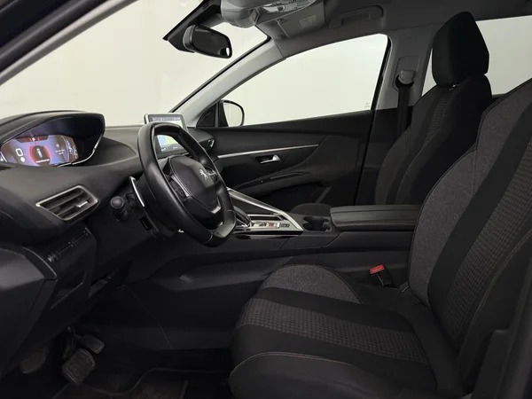 PEUGEOT 5008 (2020) — foto 2 van 23