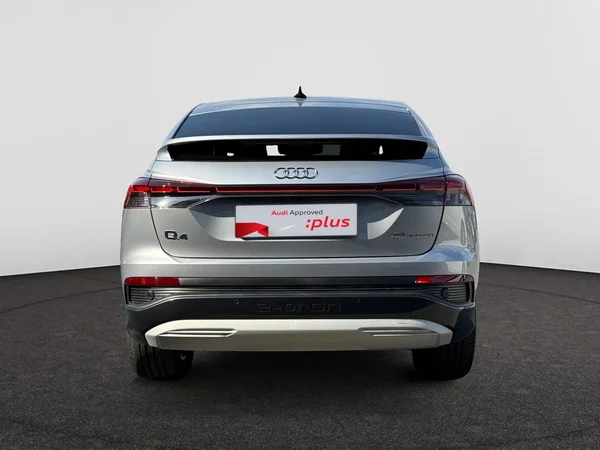AUDI Q4 Sportback e-tron (2024) — foto 6 van 25